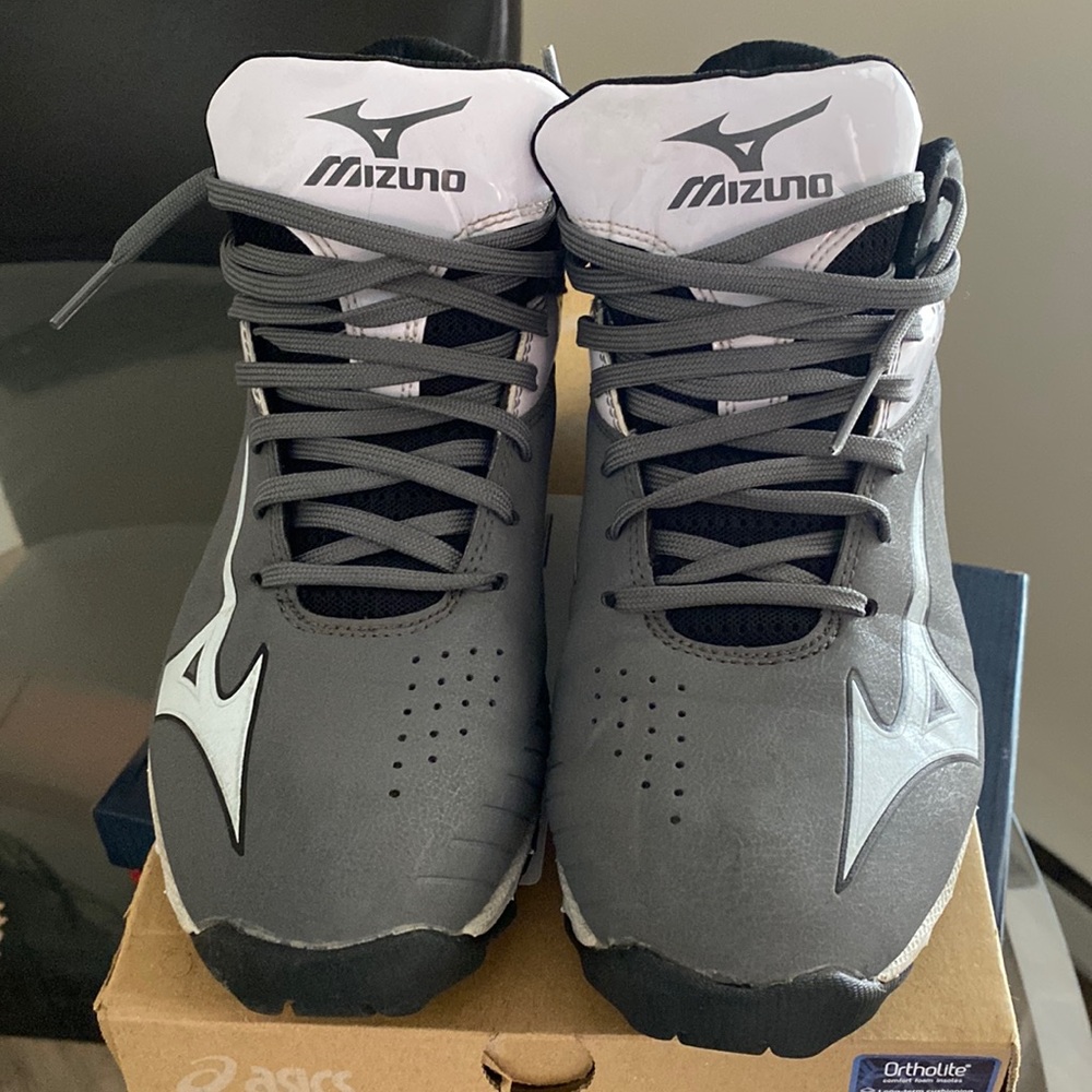 Mizuno Spike Blasts. Men’s Turf Sneakers/Cleats Size 11 - Grey. EUC.
